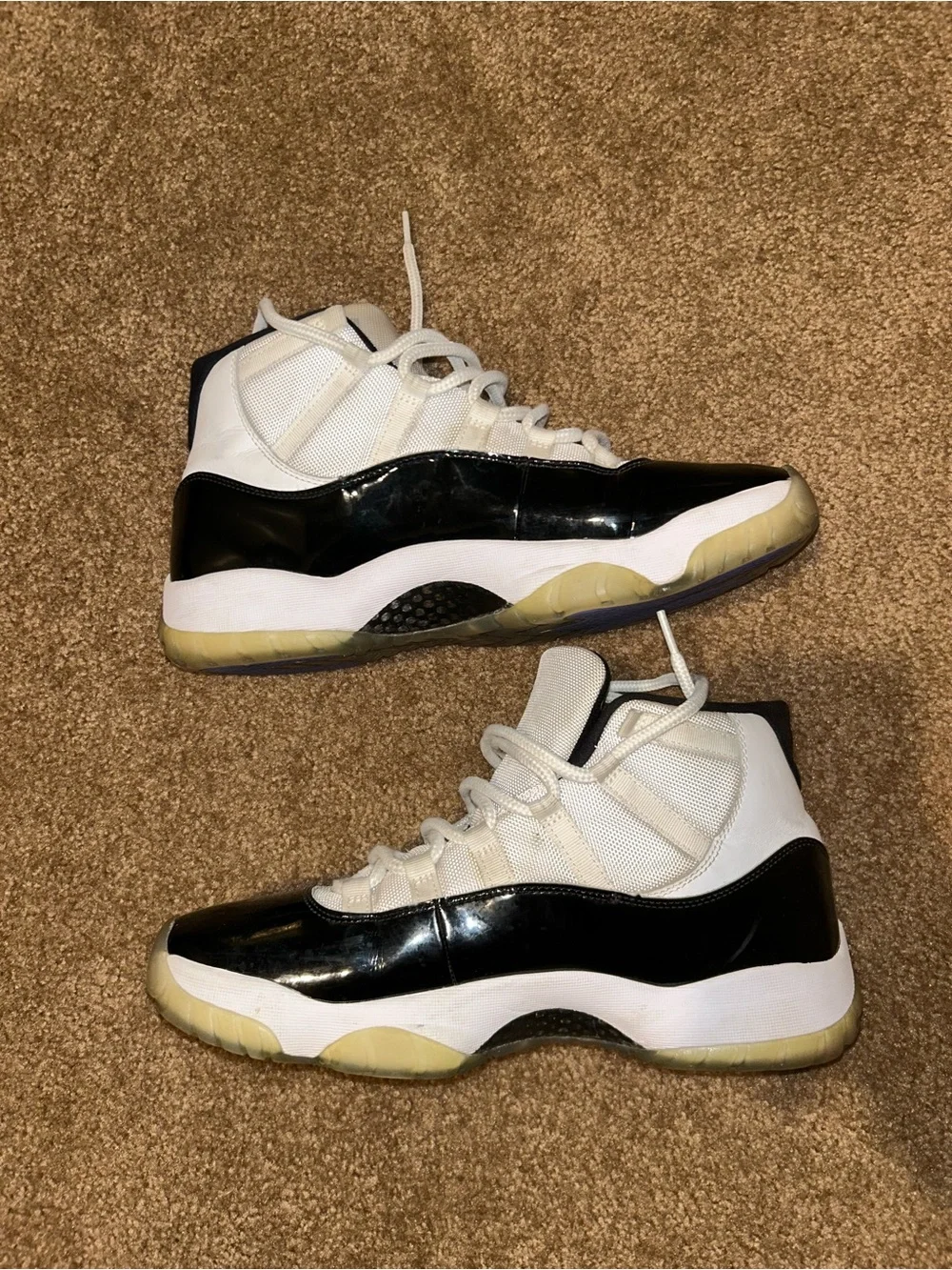 Jordan Retro 11 Black/White Sneakers